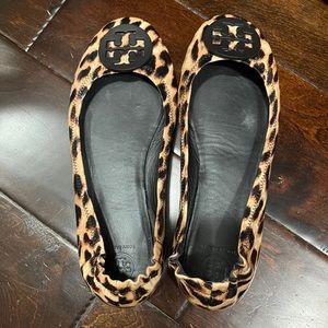 Tory Burch ballet flats in cute animal print! Great used condition. Size 9.